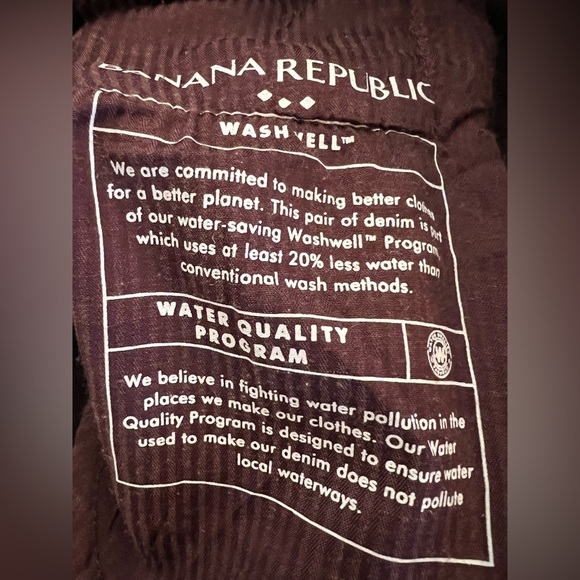 Banana Republic travel
Pants plum color 34/34 soft material skinny leg - Picture 5 of 6